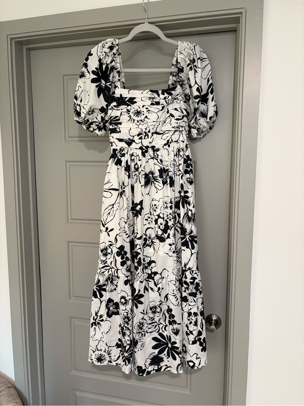 Abercrombie & Fitch Black and White Floral Square-Neck Midi Dress